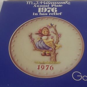 Goebel Blue and White Hummel 1976 Annual Plate Wall Decor